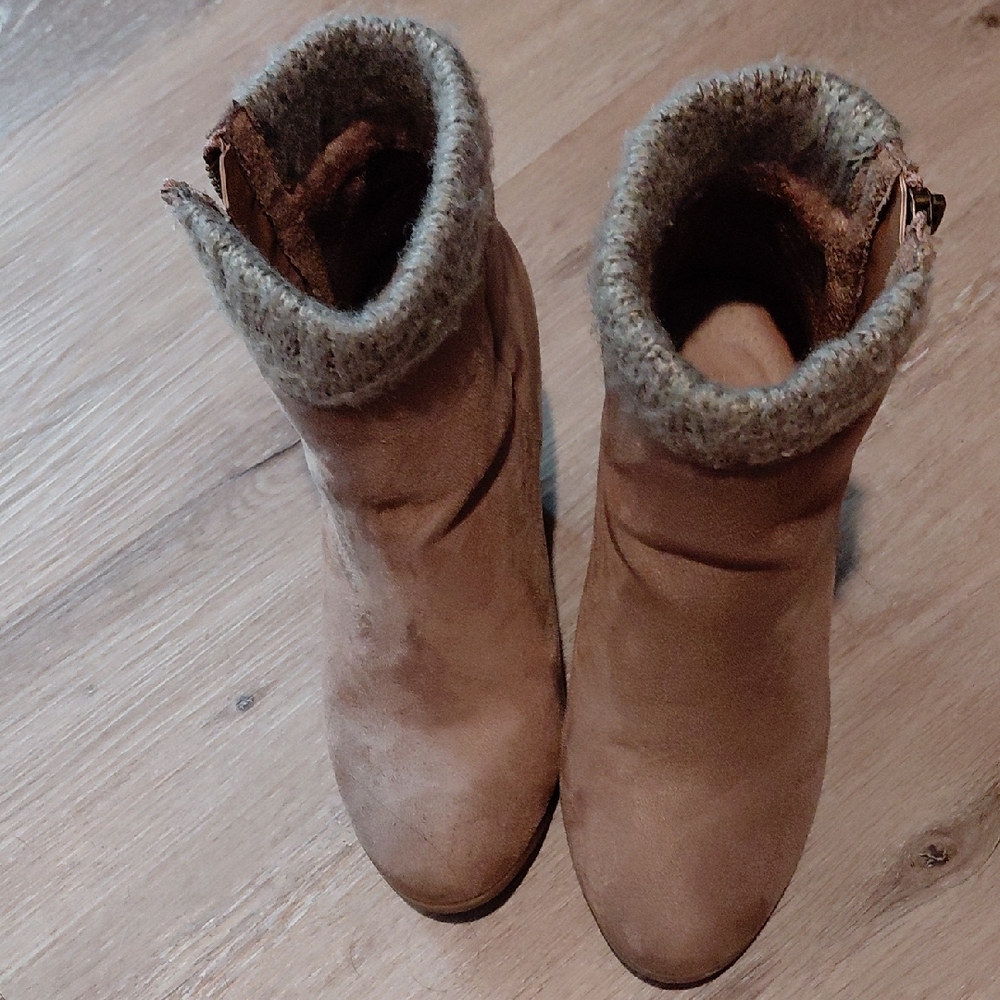 Shoe Dazzle Taupe Faux Suede Ankle Booties with Knit Cuff